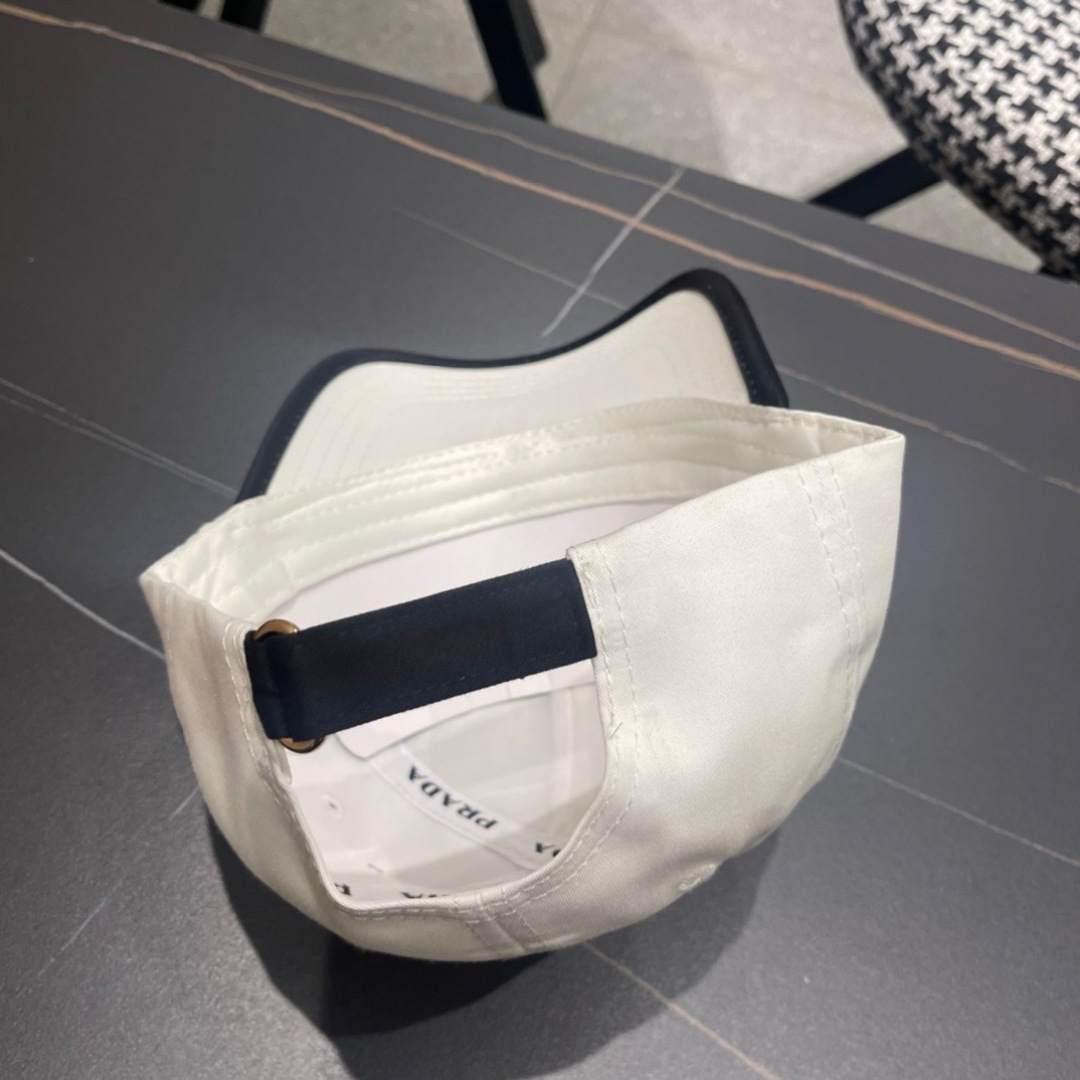 
火爆倒三角四色出货！Prada(普拉达)经典原单棒球帽， 专柜11开模订制，原版牛津布料+头层牛皮，轻