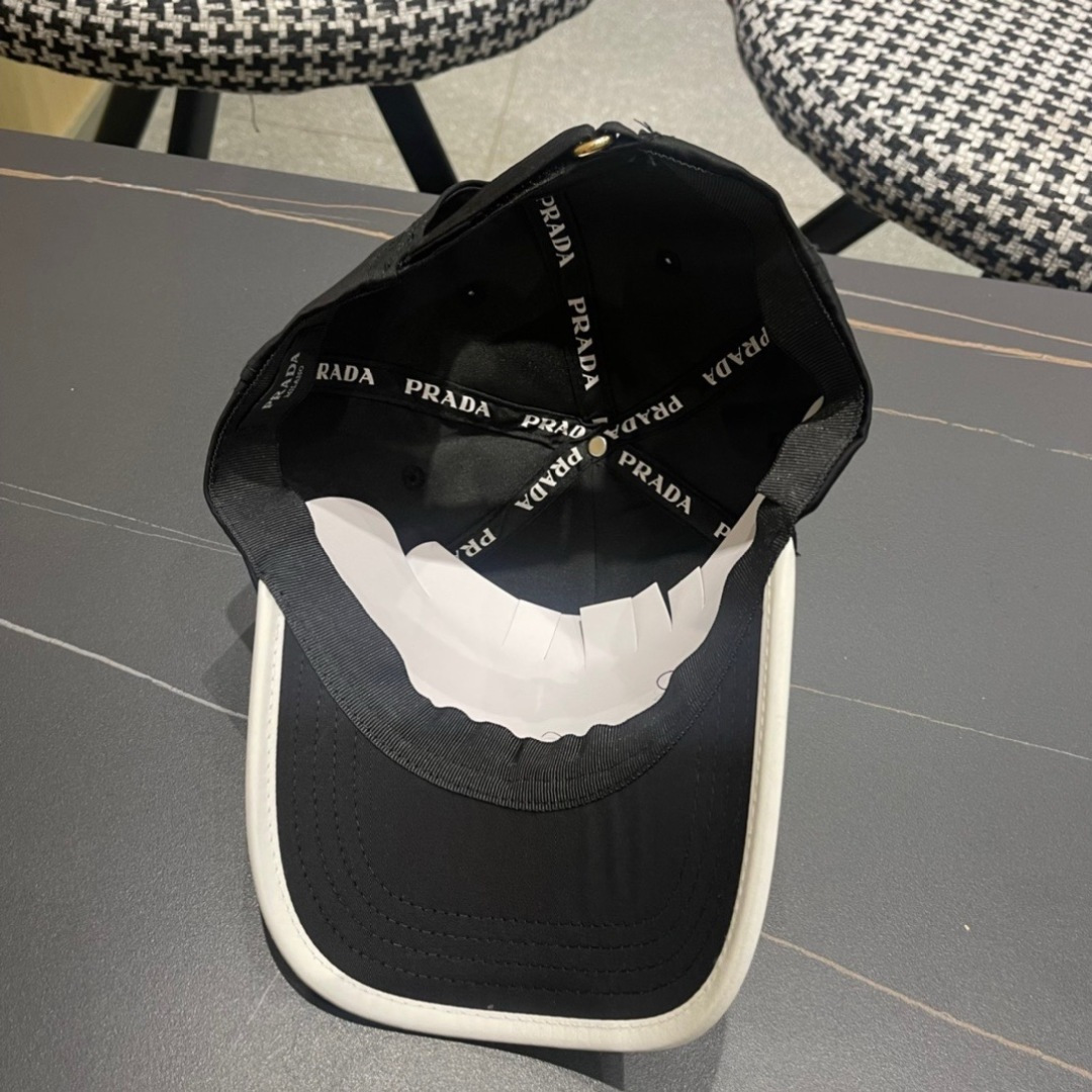 
火爆倒三角四色出货！Prada(普拉达)经典原单棒球帽， 专柜11开模订制，原版牛津布料+头层牛皮，轻