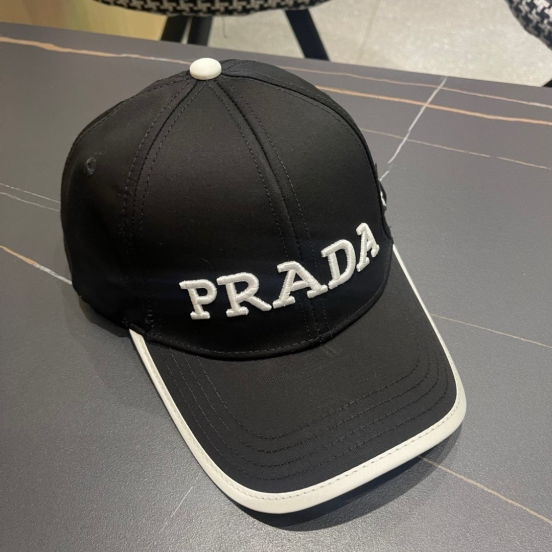 
火爆倒三角四色出货！Prada(普拉达)经典原单棒球帽， 专柜11开模订制，原版牛津布料+头层牛皮，轻