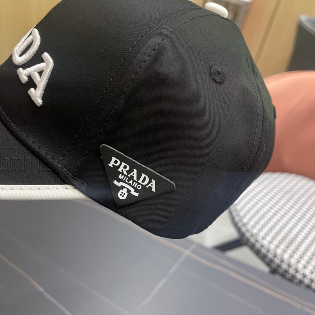 
火爆倒三角四色出货！Prada(普拉达)经典原单棒球帽， 专柜11开模订制，原版牛津布料+头层牛皮，轻