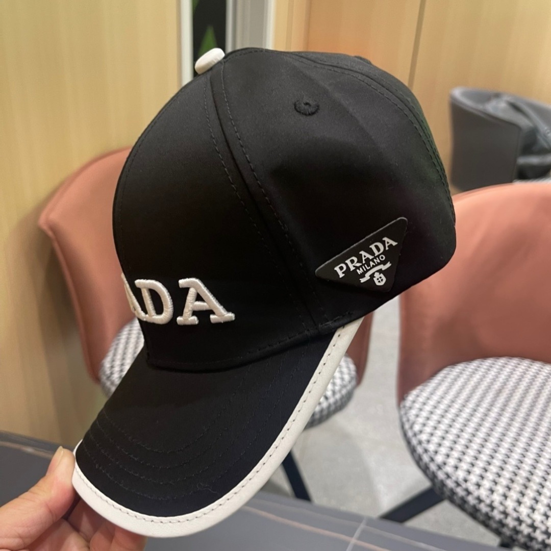 
火爆倒三角四色出货！Prada(普拉达)经典原单棒球帽， 专柜11开模订制，原版牛津布料+头层牛皮，轻