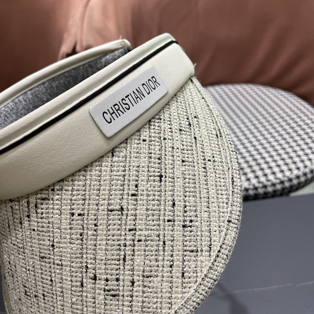  迪奥Dior 新小香风~空顶防晒帽女夏季2025新款防紫外线太
阳帽出游遞脸遮阳帽