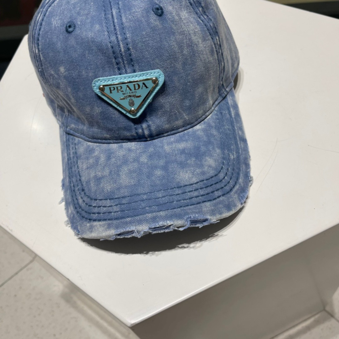  普拉达Prada 经典三角标棒球帽🧢万能必留款 戴一万年都好看 日常刚需 颜色完美 帽型正点 简直谁戴