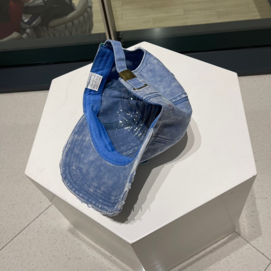  普拉达Prada 经典三角标棒球帽🧢万能必留款 戴一万年都好看 日常刚需 颜色完美 帽型正点 简直谁戴