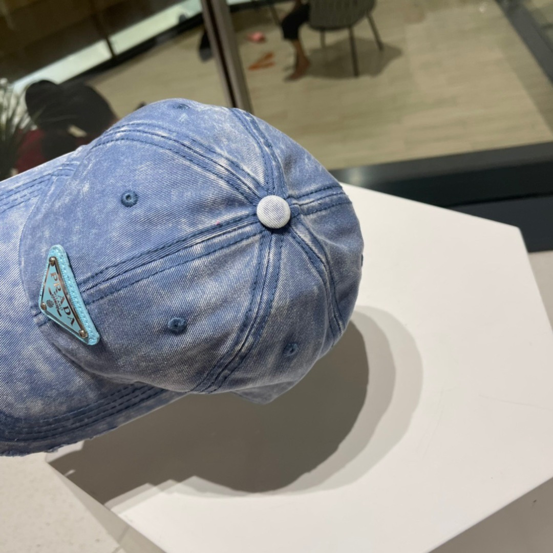  普拉达Prada 经典三角标棒球帽🧢万能必留款 戴一万年都好看 日常刚需 颜色完美 帽型正点 简直谁戴