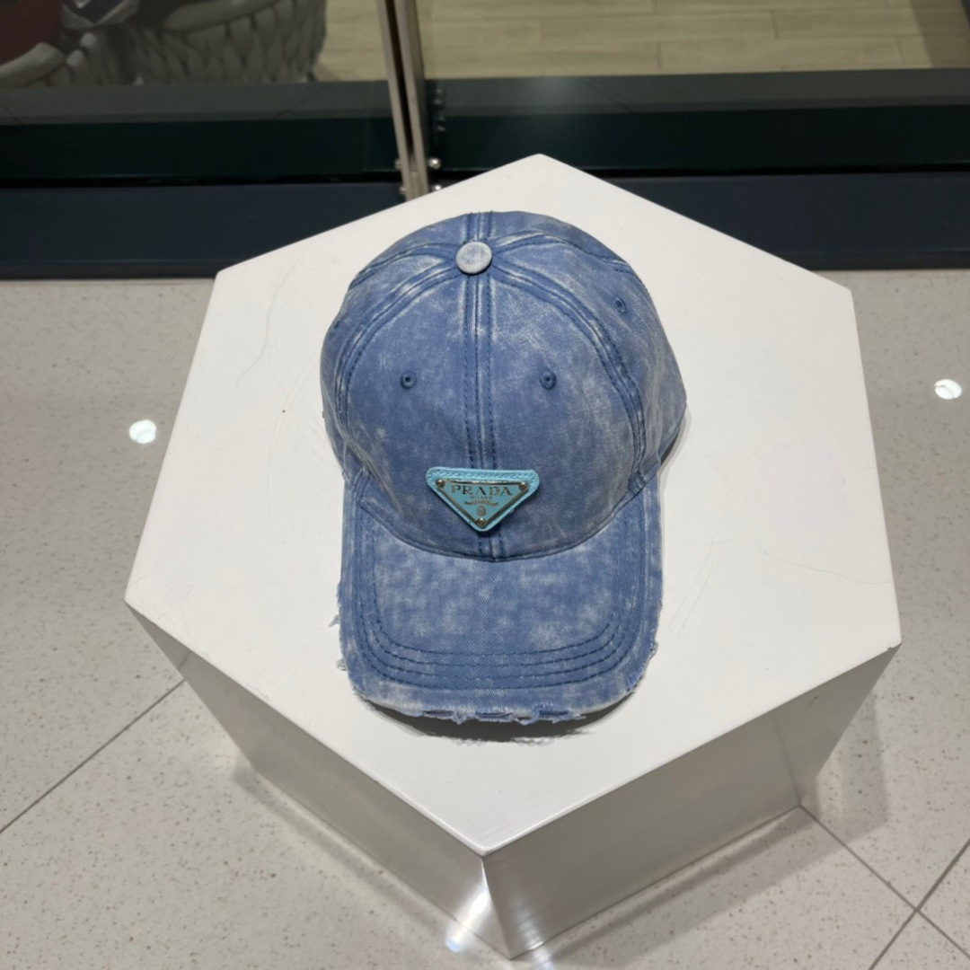  普拉达Prada 经典三角标棒球帽🧢万能必留款 戴一万年都好看 日常刚需 颜色完美 帽型正点 简直谁戴