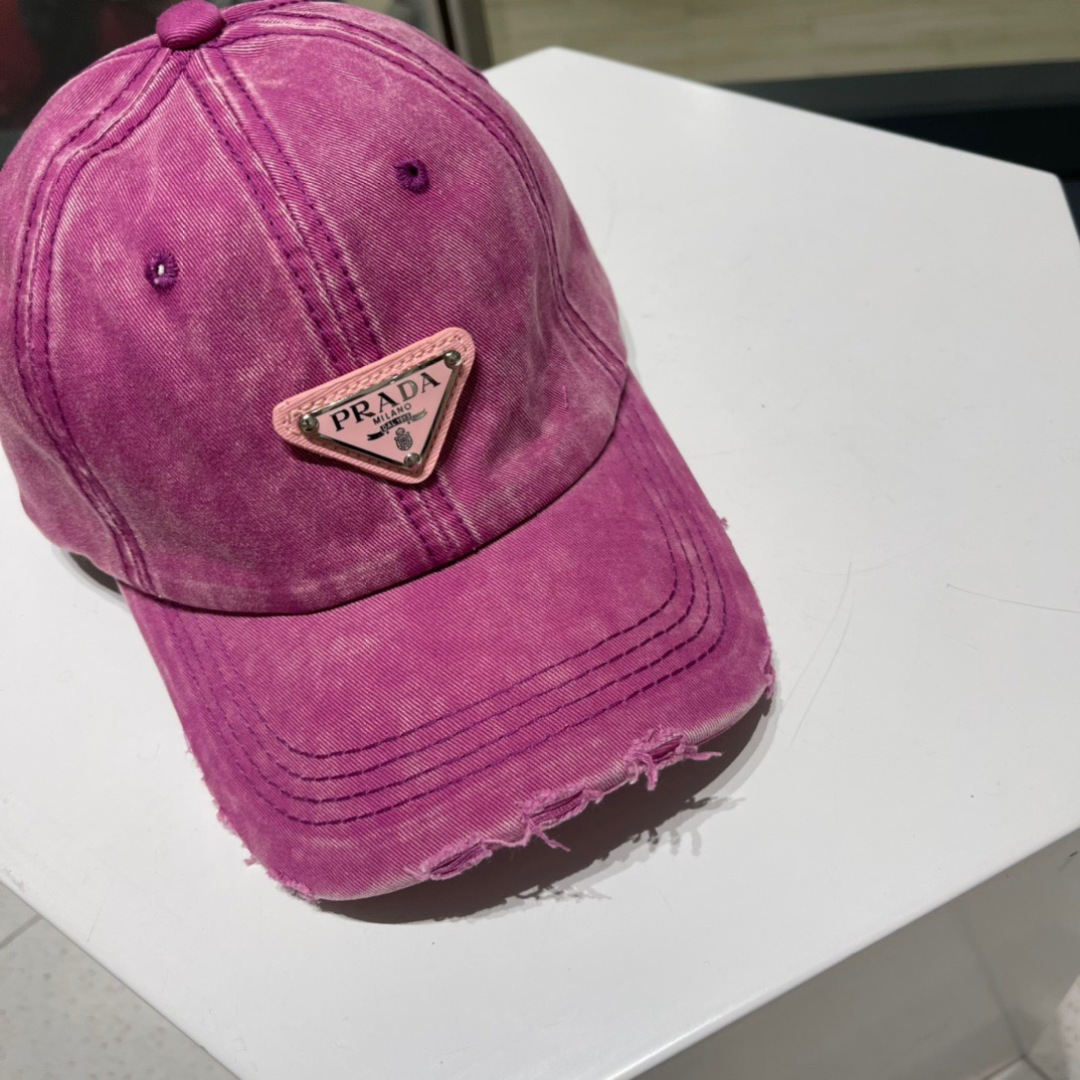  普拉达Prada 经典三角标棒球帽🧢万能必留款 戴一万年都好看 日常刚需 颜色完美 帽型正点 简直谁戴