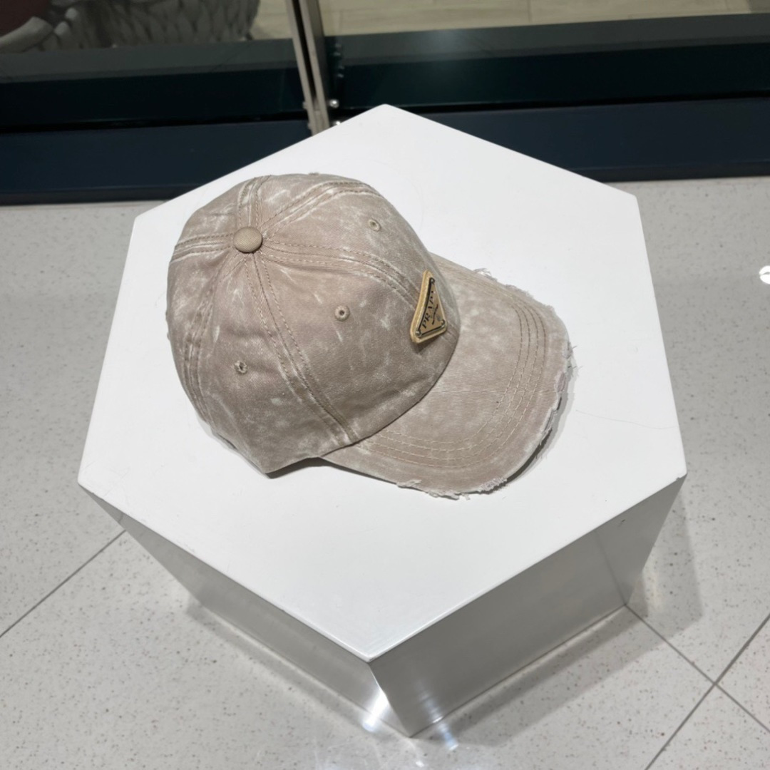  普拉达Prada 经典三角标棒球帽🧢万能必留款 戴一万年都好看 日常刚需 颜色完美 帽型正点 简直谁戴