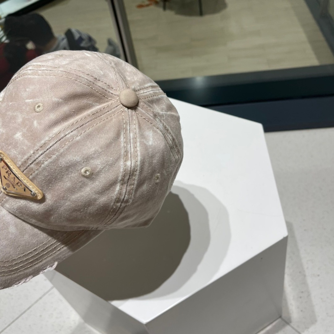  普拉达Prada 经典三角标棒球帽🧢万能必留款 戴一万年都好看 日常刚需 颜色完美 帽型正点 简直谁戴