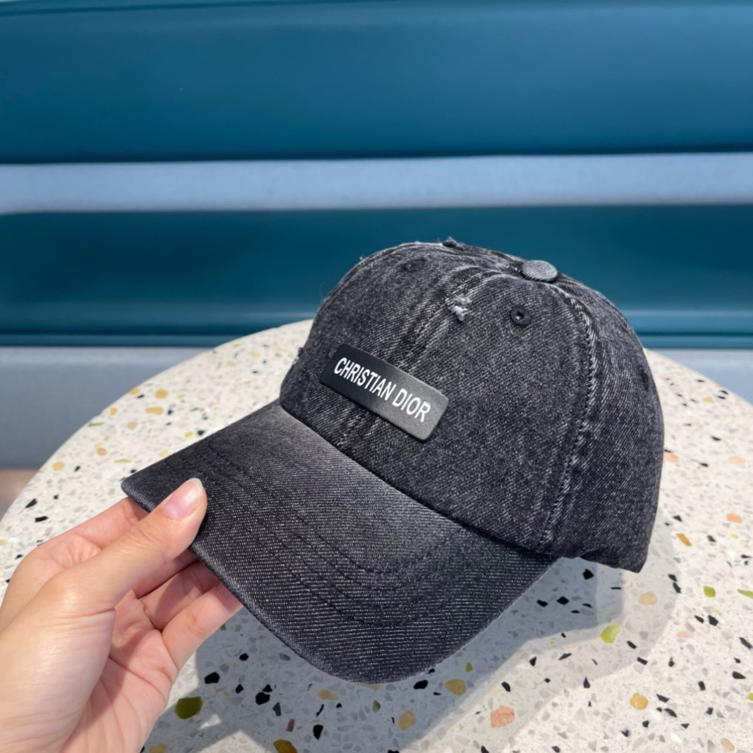    🧢Dior迪奥🧢，春夏季新款棒球帽 潮流，高端做工！很好搭配！