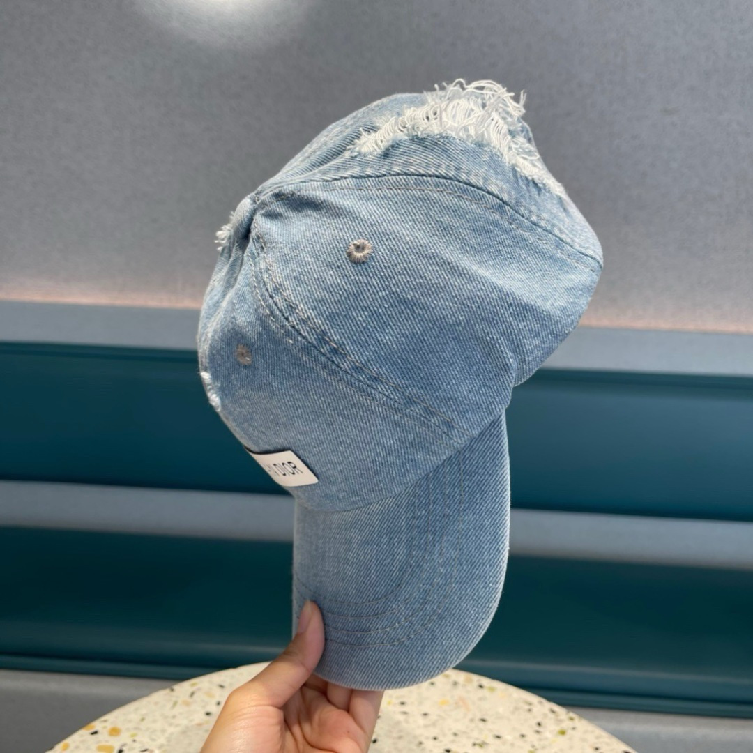    🧢Dior迪奥🧢，春夏季新款棒球帽 潮流，高端做工！很好搭配！
