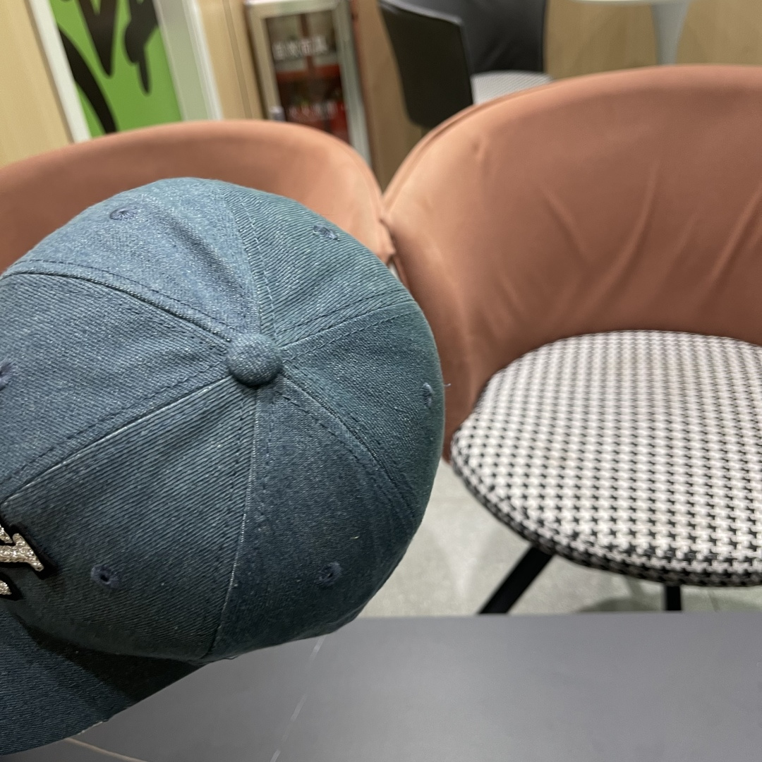  路易威登棒球帽 LouisVuitton😍新款LV棒球帽，高端大气，百搭款🤗男女通用！