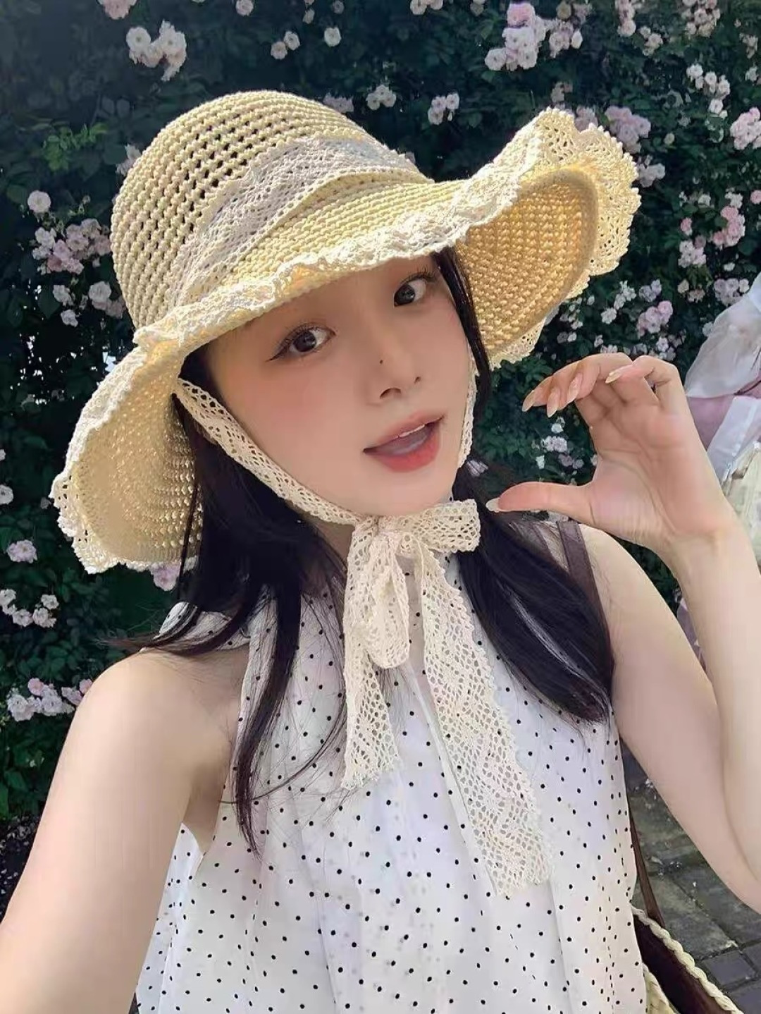  Gucci古奇新款2025新款田园风蕾丝绑系镂空遮阳草帽女夏海
边沙滩度假宽檐太阳帽