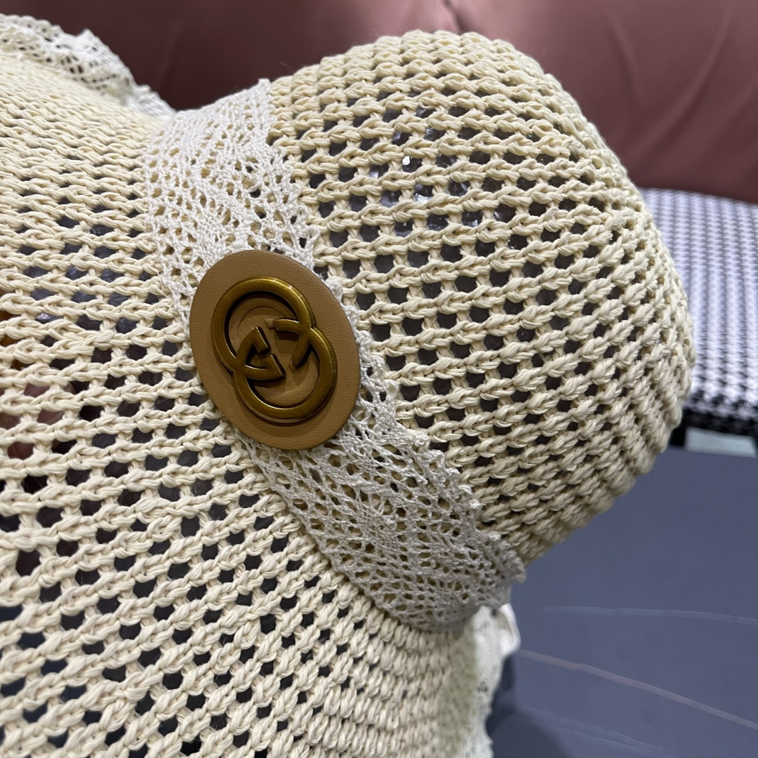  Gucci古奇新款2025新款田园风蕾丝绑系镂空遮阳草帽女夏海
边沙滩度假宽檐太阳帽