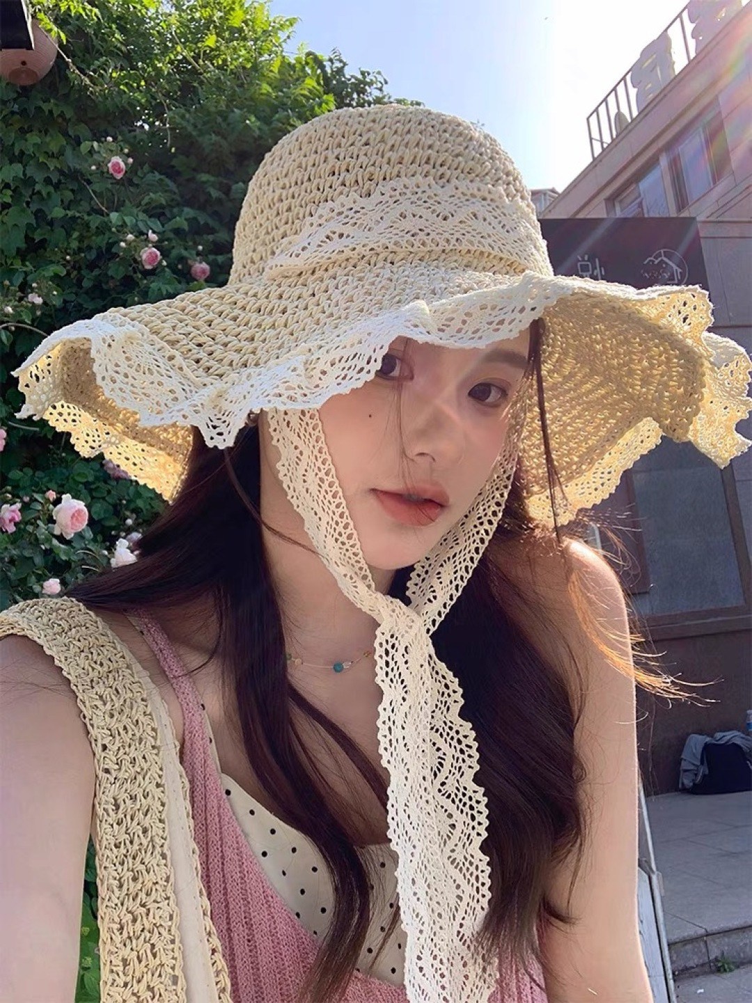  Gucci古奇新款2025新款田园风蕾丝绑系镂空遮阳草帽女夏海
边沙滩度假宽檐太阳帽
