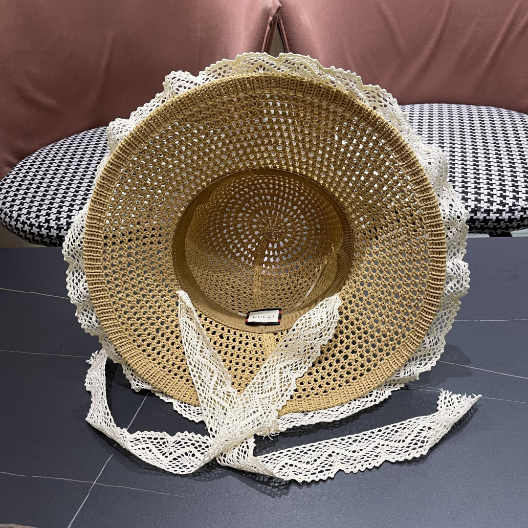  Gucci古奇新款2025新款田园风蕾丝绑系镂空遮阳草帽女夏海
边沙滩度假宽檐太阳帽
