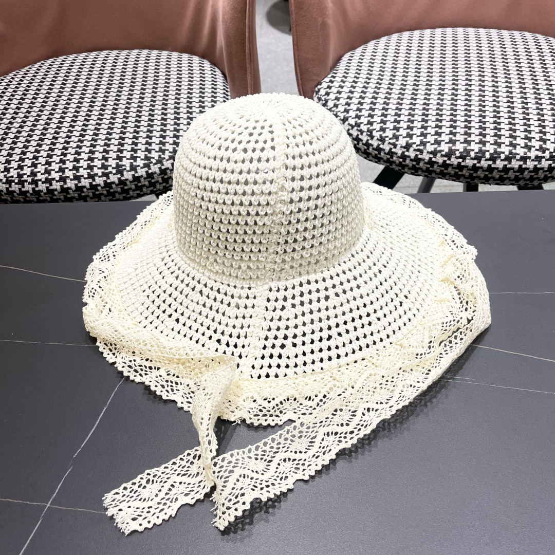  Gucci古奇新款2025新款田园风蕾丝绑系镂空遮阳草帽女夏海
边沙滩度假宽檐太阳帽