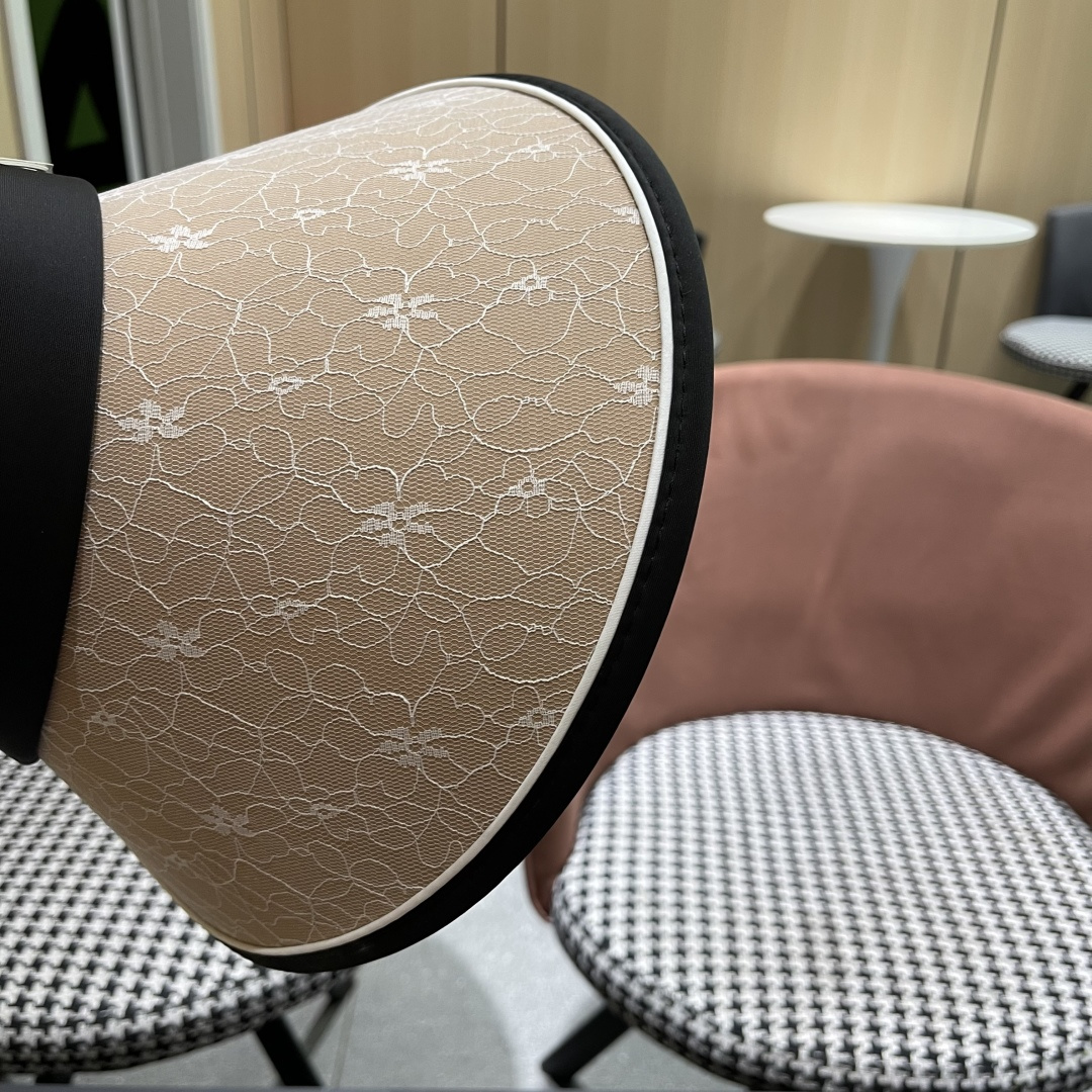  迪奥 空顶扎马尾太阳帽女夏季新款防晒防紫外线
遮阳帽大帽檐海边骑行