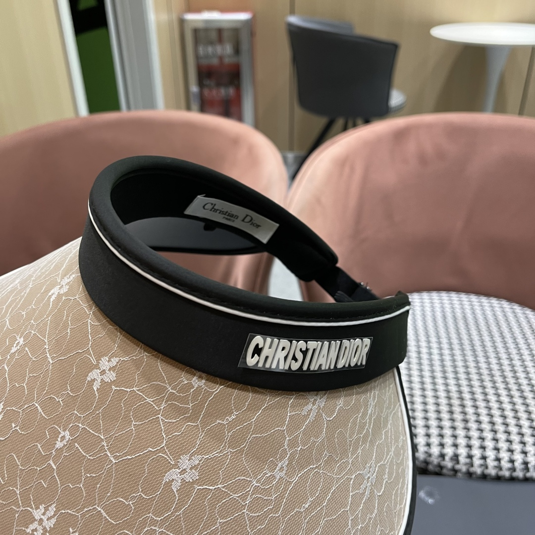  迪奥 空顶扎马尾太阳帽女夏季新款防晒防紫外线
遮阳帽大帽檐海边骑行