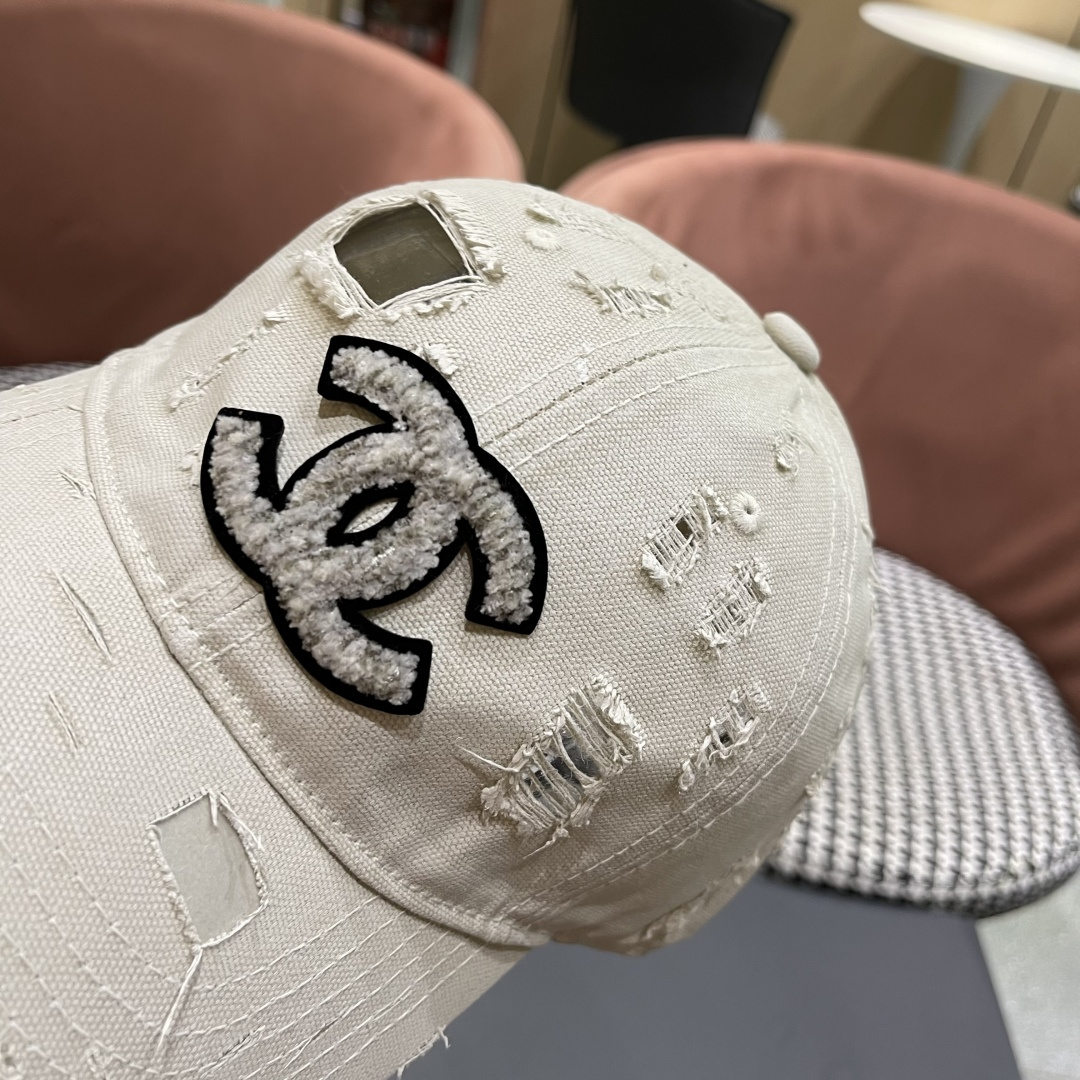  CHANEL香奈儿新款🆕棒球帽🔸 节假日旅游带它出去美美哒❕  中古款哟.这种帽子不容易撞款 😬 现货