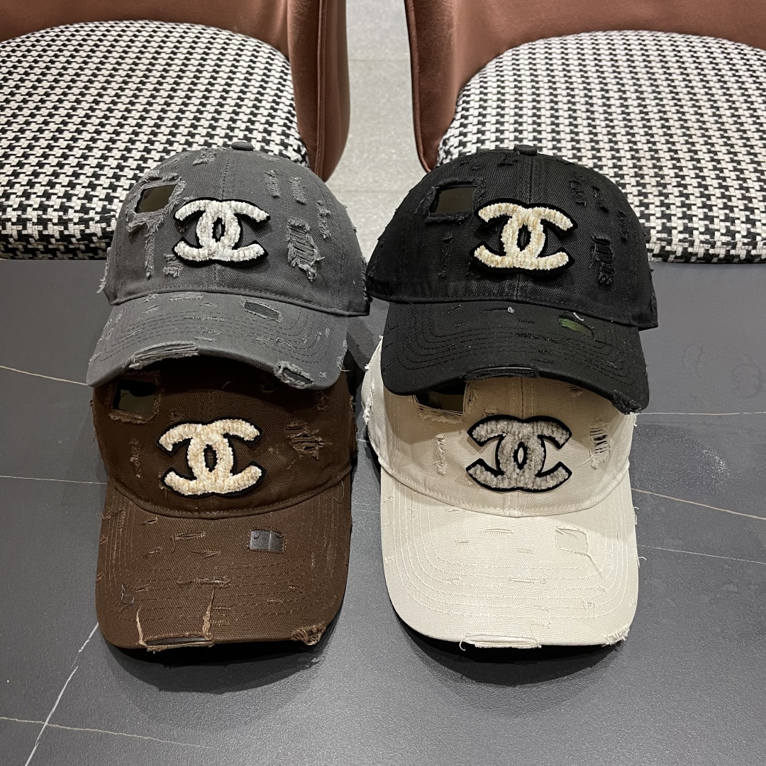  CHANEL香奈儿新款🆕棒球帽🔸 节假日旅游带它出去美美哒❕  中古款哟.这种帽子不容易撞款 😬 现货