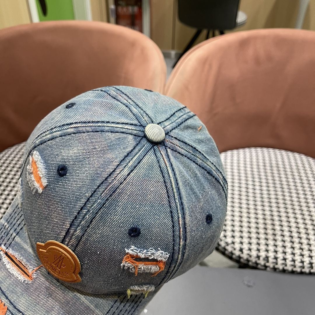  蒙口MONCLER2025新款牛仔破洞棒球帽，时尚炸街单品，风格很OK，网红.时尚博主的最爱！