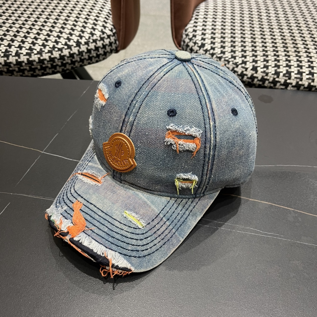  蒙口MONCLER2025新款牛仔破洞棒球帽，时尚炸街单品，风格很OK，网红.时尚博主的最爱！