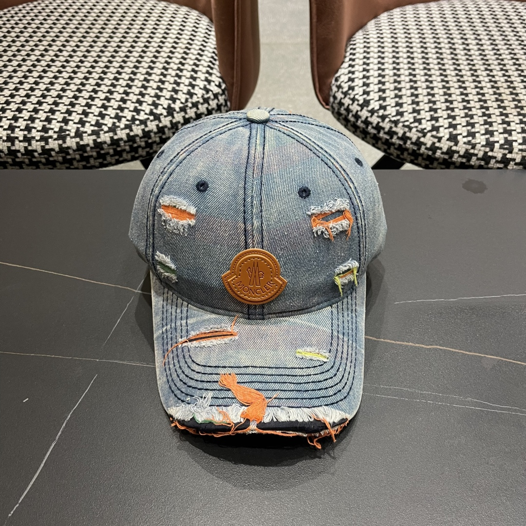  蒙口MONCLER2025新款牛仔破洞棒球帽，时尚炸街单品，风格很OK，网红.时尚博主的最爱！