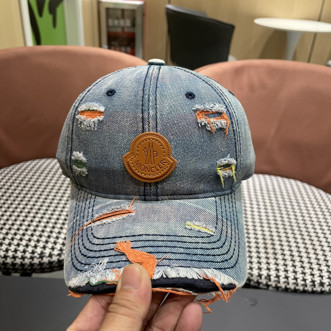 蒙口MONCLER2025新款牛仔破洞棒球帽，时尚炸街单品，风格很OK，网红.时尚博主的最爱！