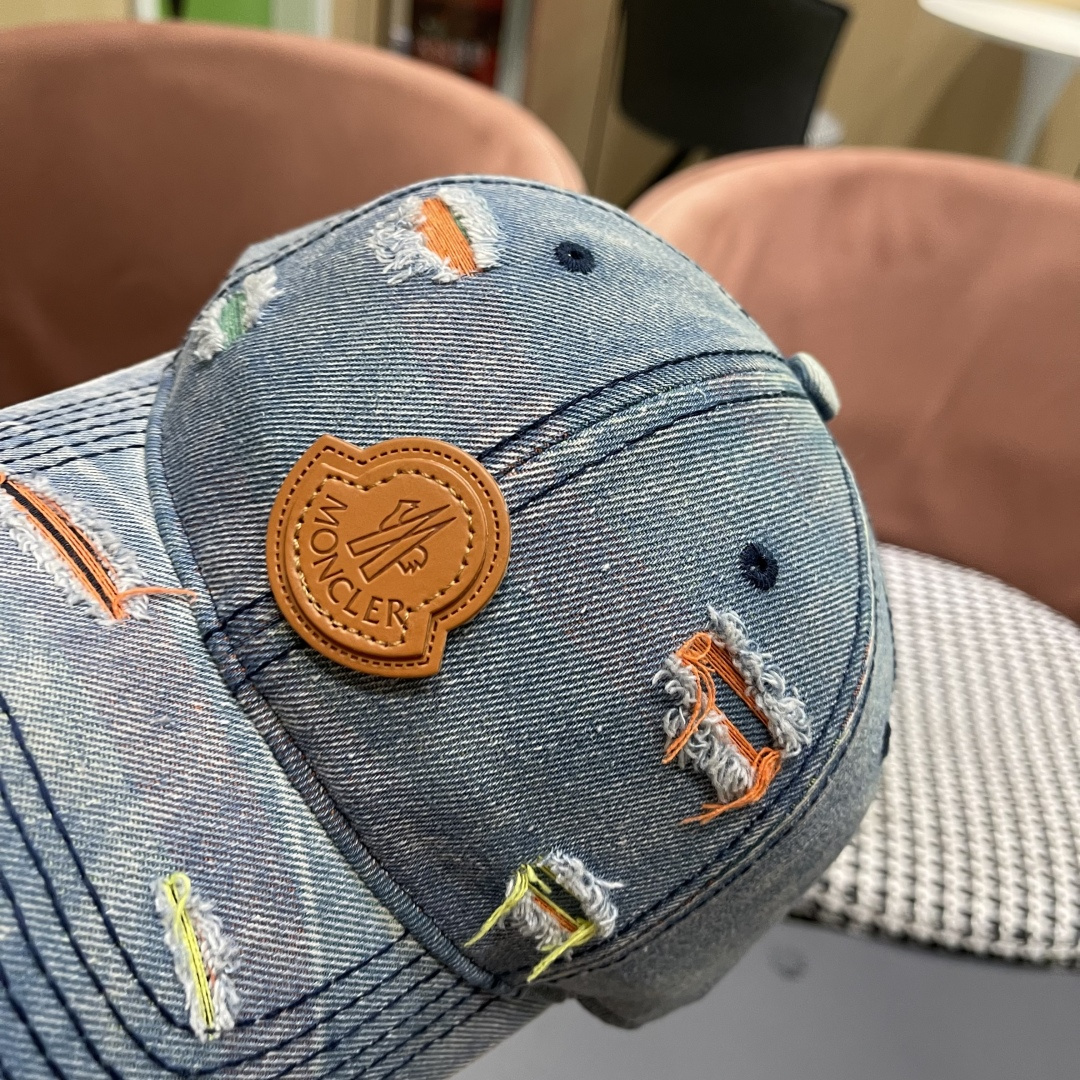  蒙口MONCLER2025新款牛仔破洞棒球帽，时尚炸街单品，风格很OK，网红.时尚博主的最爱！