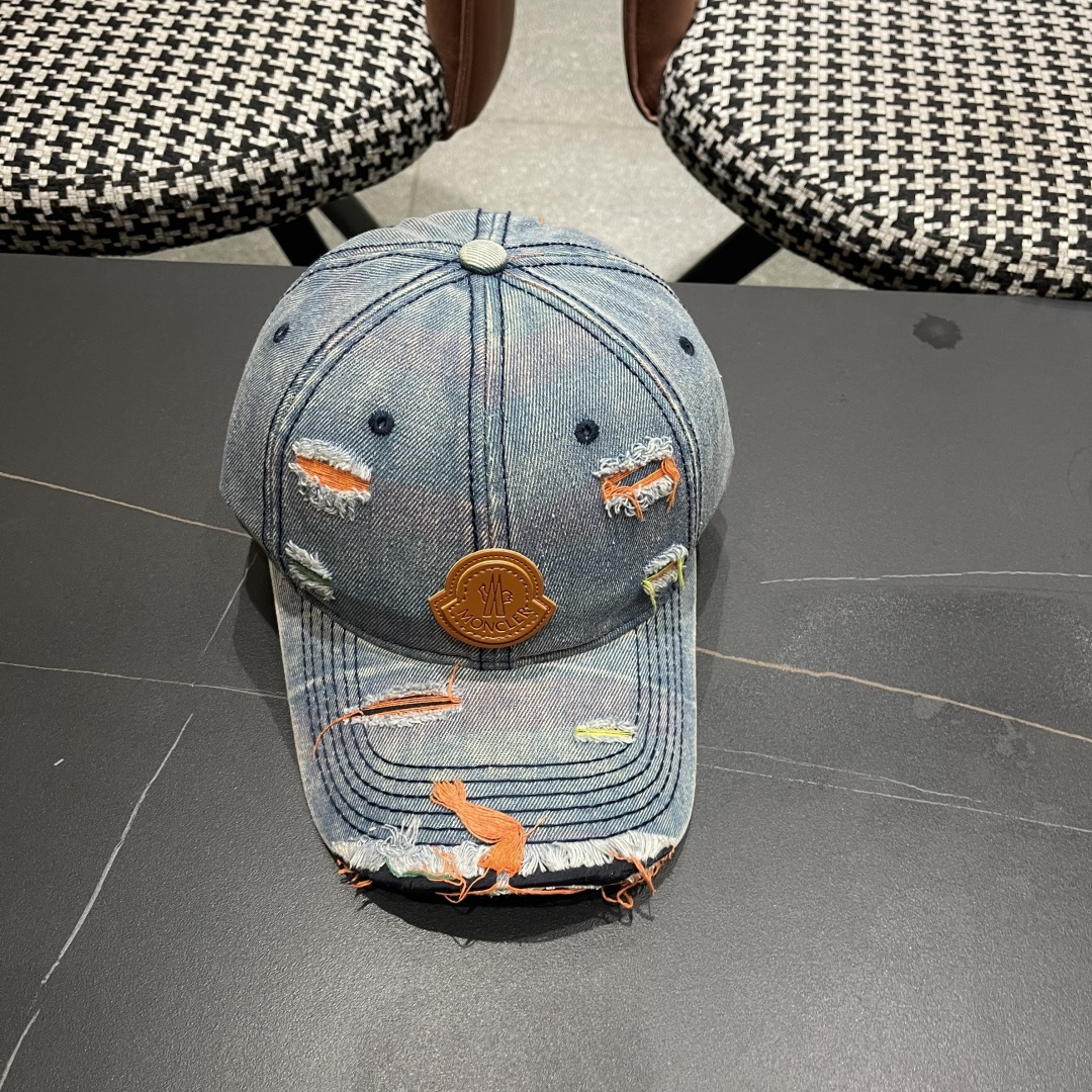  蒙口MONCLER2025新款牛仔破洞棒球帽，时尚炸街单品，风格很OK，网红.时尚博主的最爱！