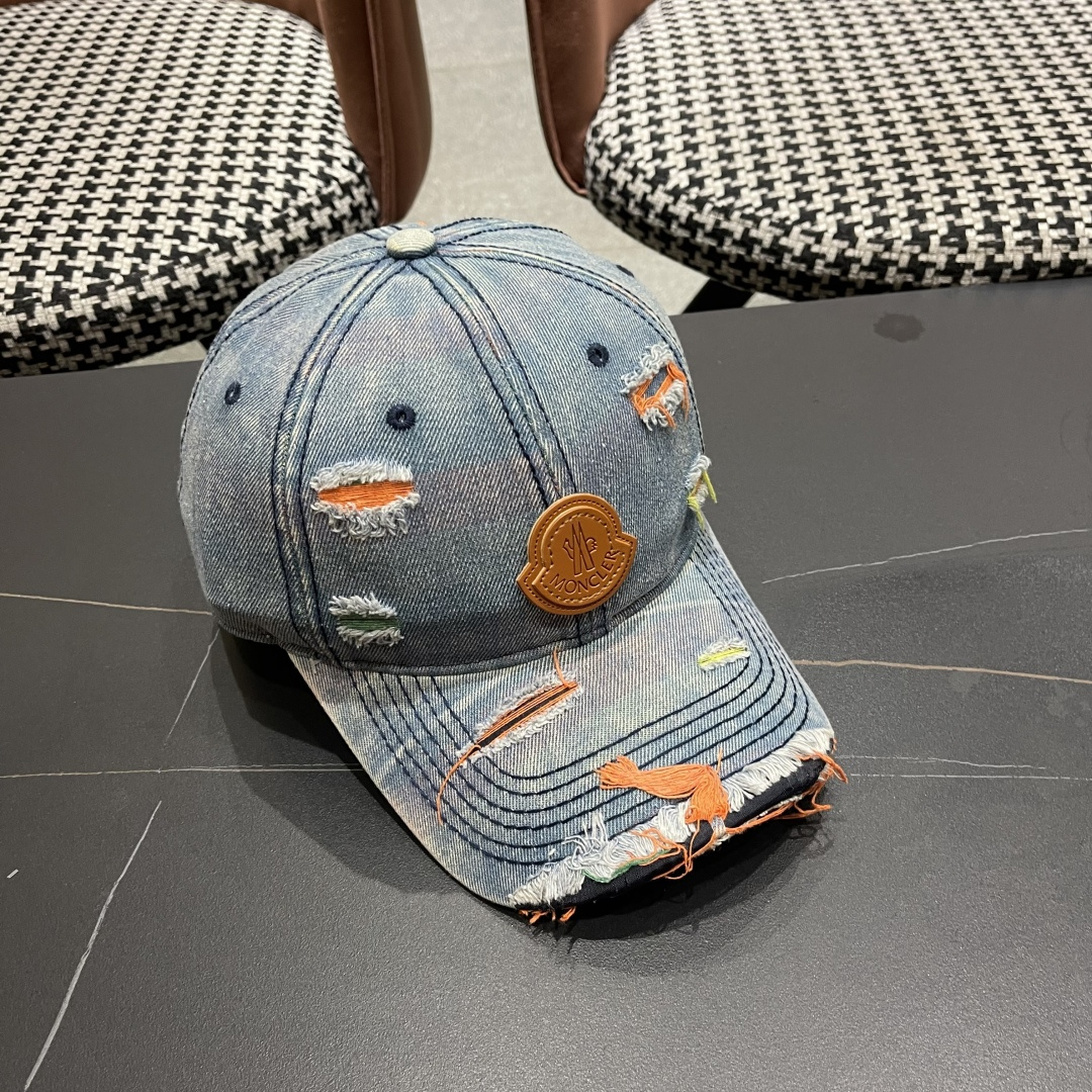  蒙口MONCLER2025新款牛仔破洞棒球帽，时尚炸街单品，风格很OK，网红.时尚博主的最爱！
