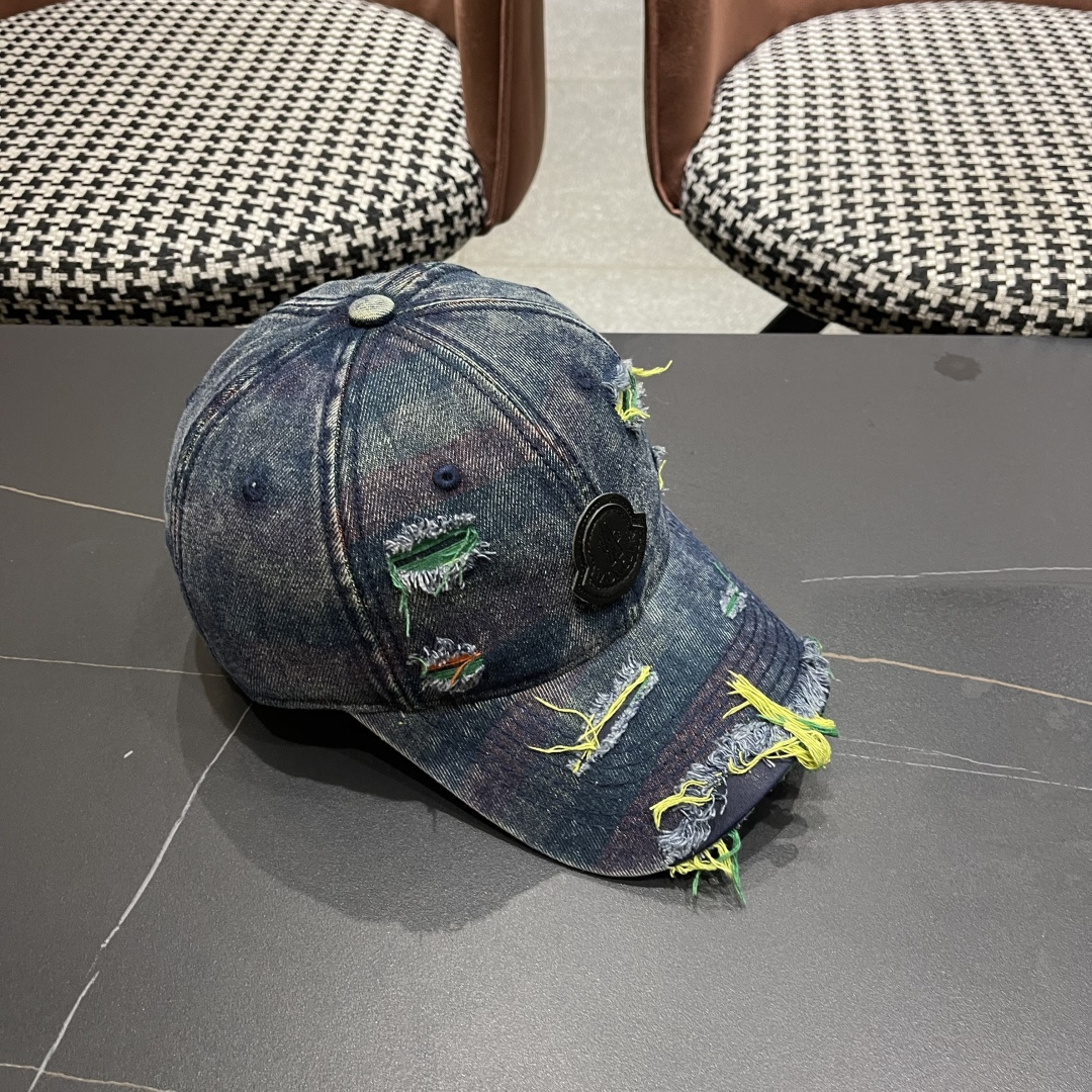  蒙口MONCLER2025新款牛仔破洞棒球帽，时尚炸街单品，风格很OK，网红.时尚博主的最爱！