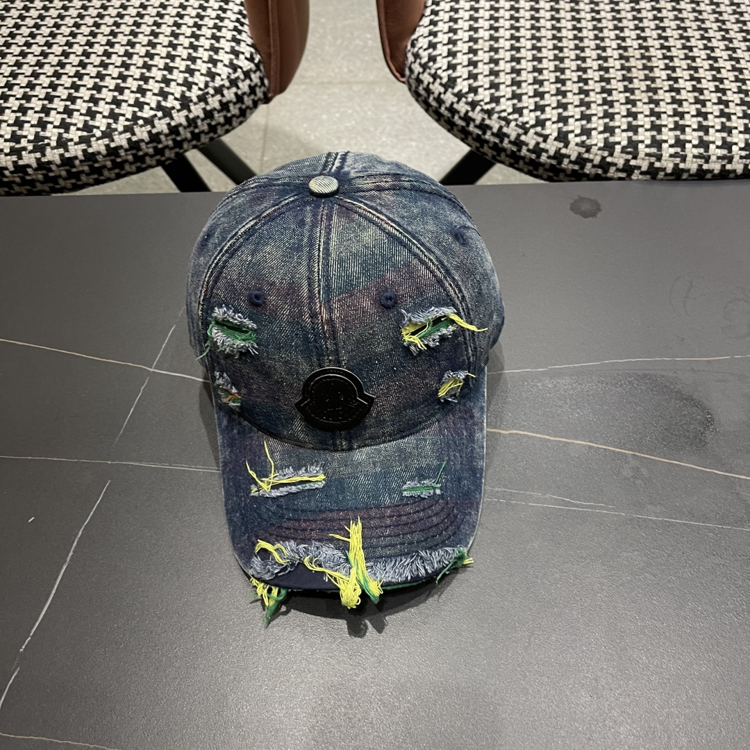  蒙口MONCLER2025新款牛仔破洞棒球帽，时尚炸街单品，风格很OK，网红.时尚博主的最爱！