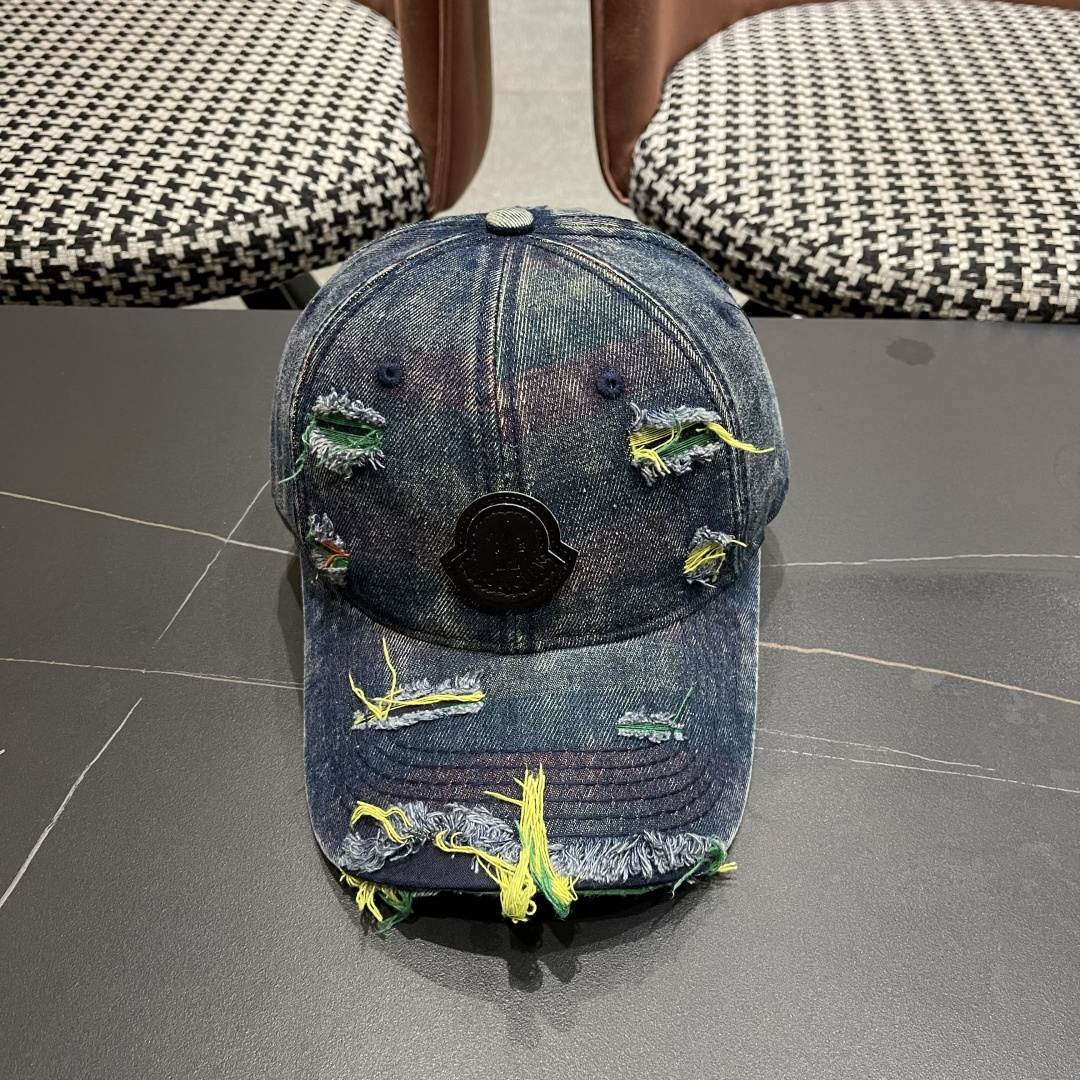  蒙口MONCLER2025新款牛仔破洞棒球帽，时尚炸街单品，风格很OK，网红.时尚博主的最爱！