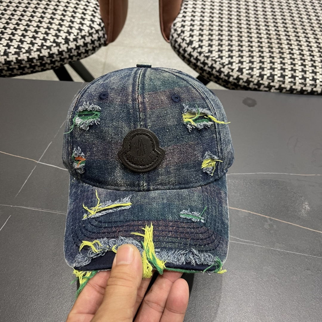  蒙口MONCLER2025新款牛仔破洞棒球帽，时尚炸街单品，风格很OK，网红.时尚博主的最爱！