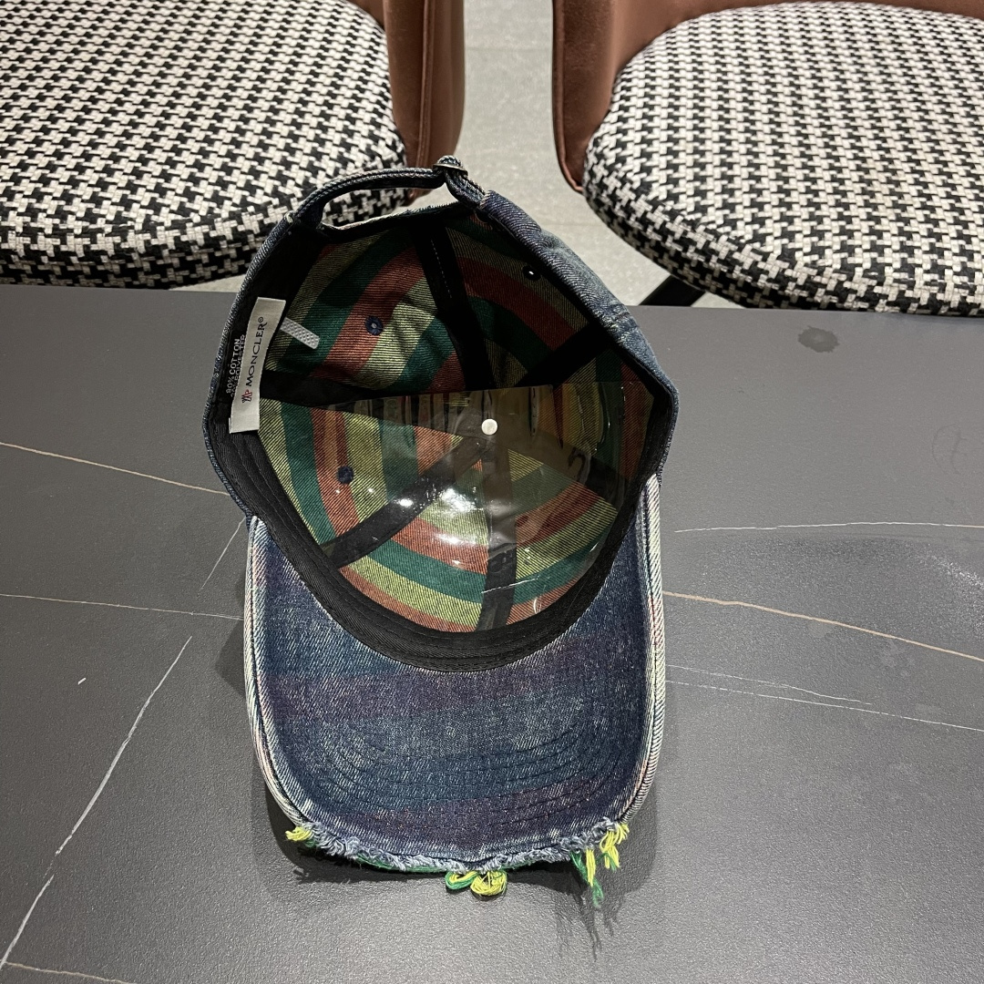  蒙口MONCLER2025新款牛仔破洞棒球帽，时尚炸街单品，风格很OK，网红.时尚博主的最爱！