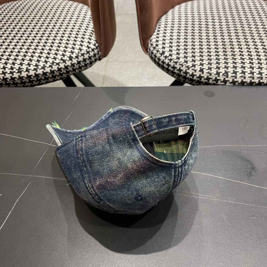  蒙口MONCLER2025新款牛仔破洞棒球帽，时尚炸街单品，风格很OK，网红.时尚博主的最爱！