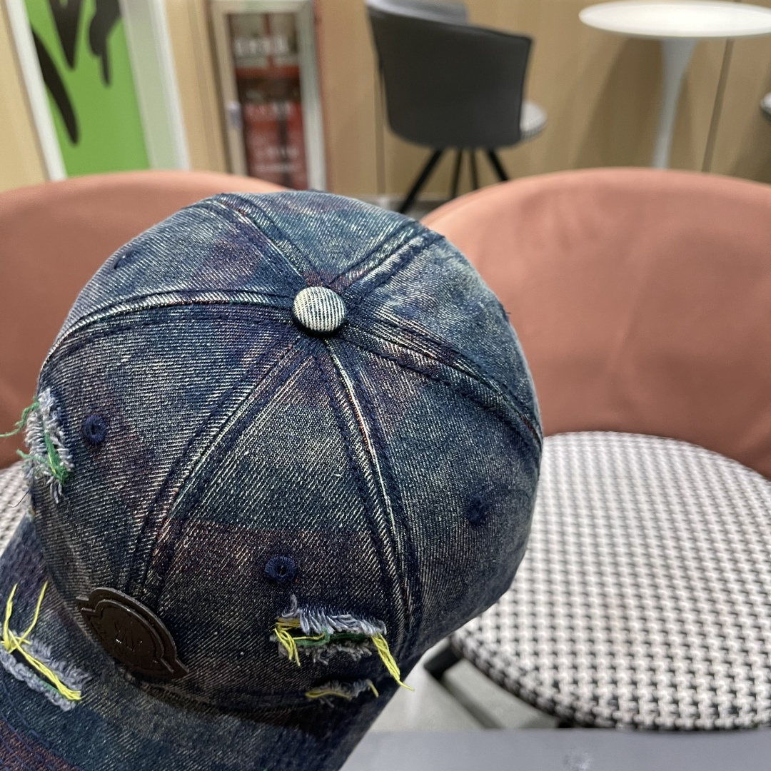  蒙口MONCLER2025新款牛仔破洞棒球帽，时尚炸街单品，风格很OK，网红.时尚博主的最爱！