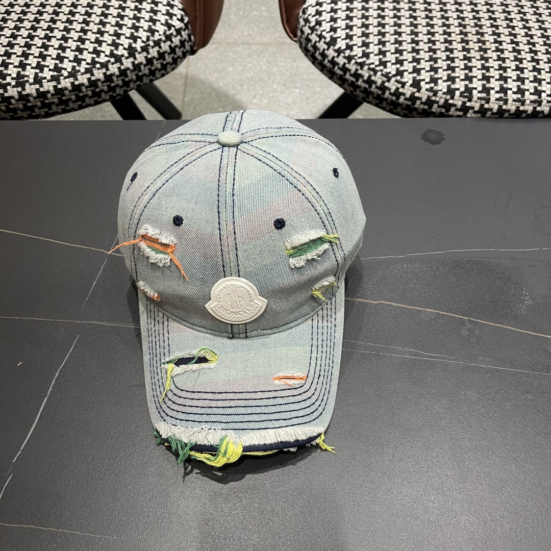  蒙口MONCLER2025新款牛仔破洞棒球帽，时尚炸街单品，风格很OK，网红.时尚博主的最爱！