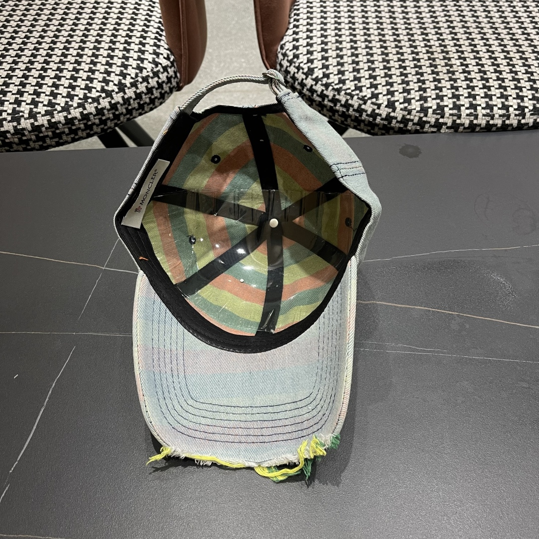  蒙口MONCLER2025新款牛仔破洞棒球帽，时尚炸街单品，风格很OK，网红.时尚博主的最爱！