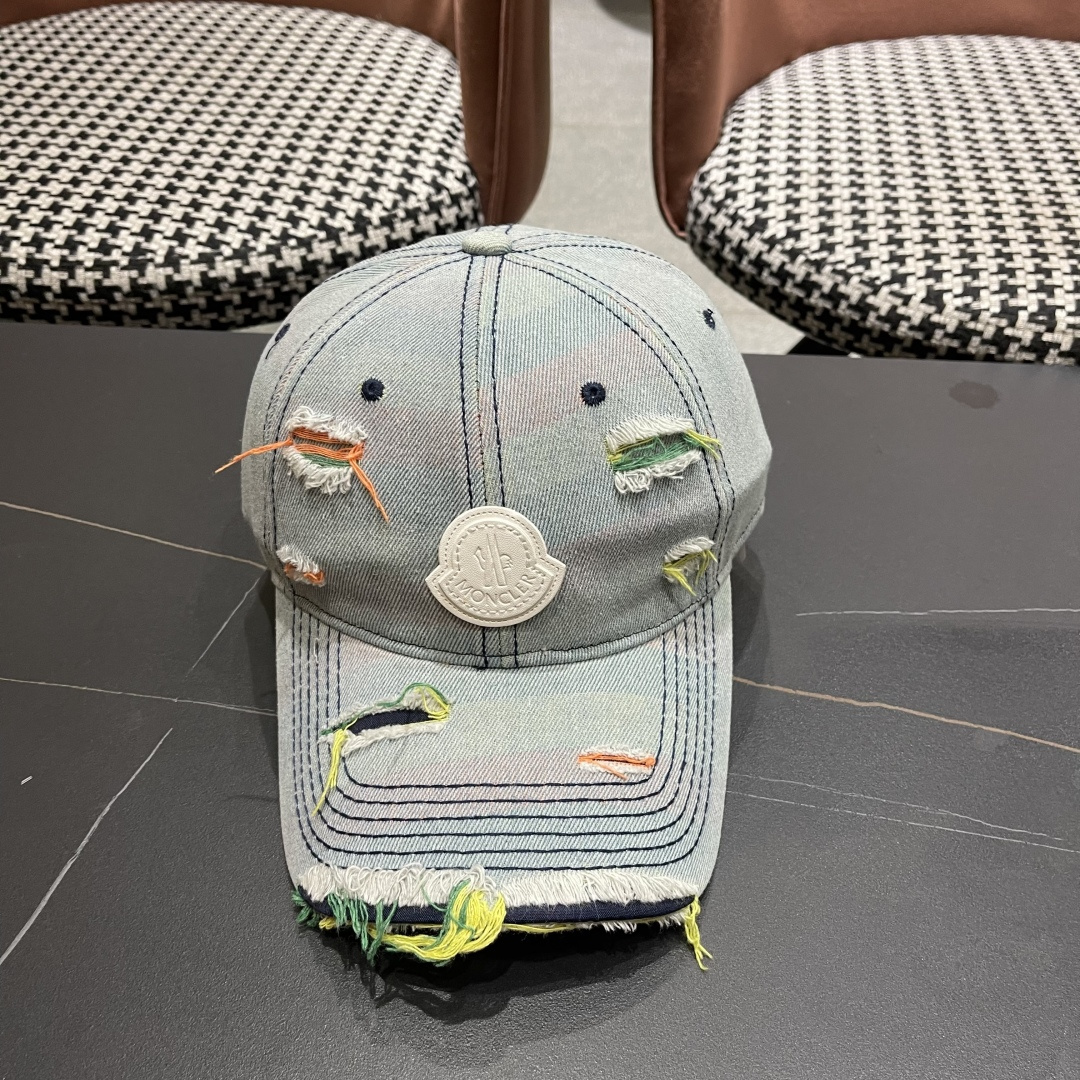  蒙口MONCLER2025新款牛仔破洞棒球帽，时尚炸街单品，风格很OK，网红.时尚博主的最爱！