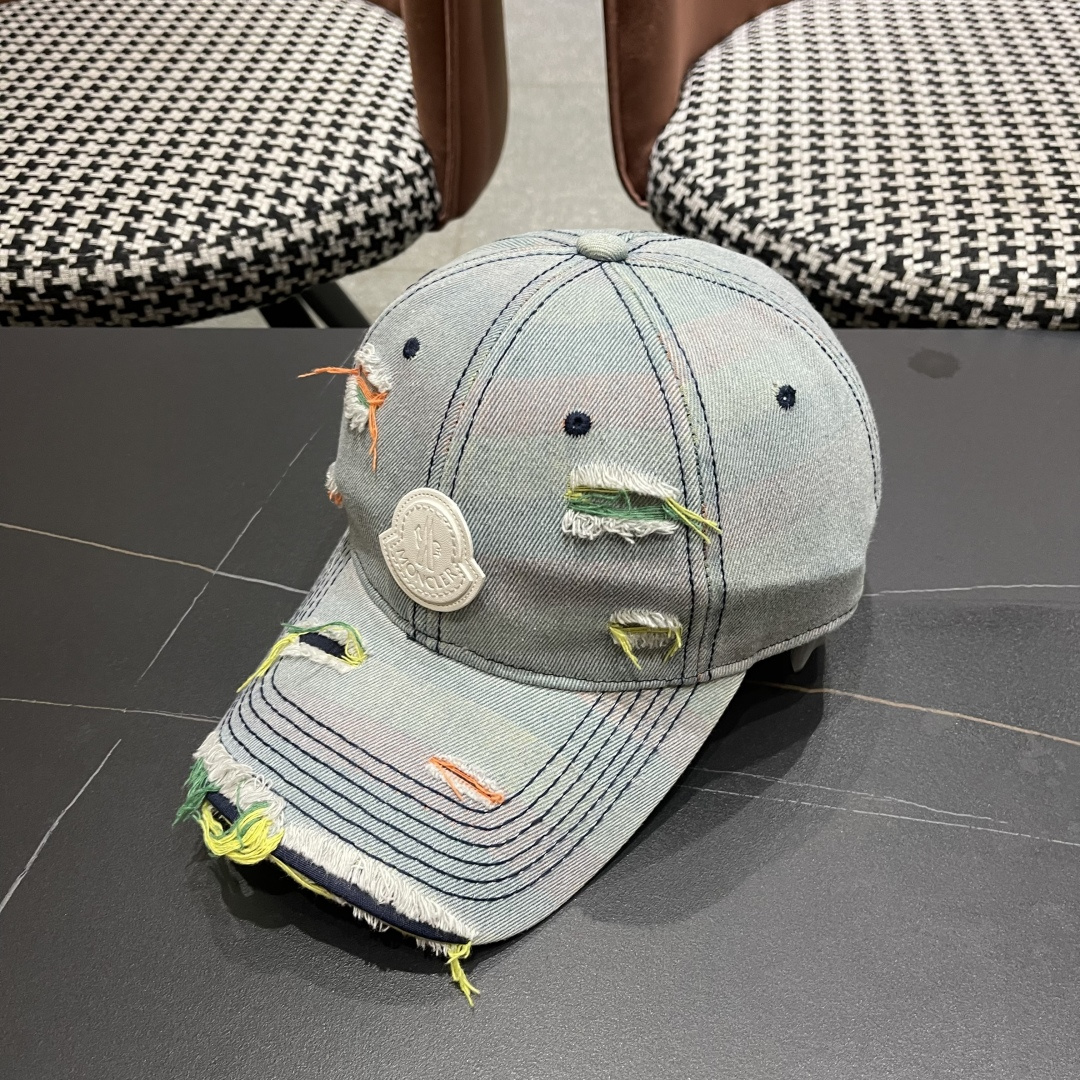  蒙口MONCLER2025新款牛仔破洞棒球帽，时尚炸街单品，风格很OK，网红.时尚博主的最爱！