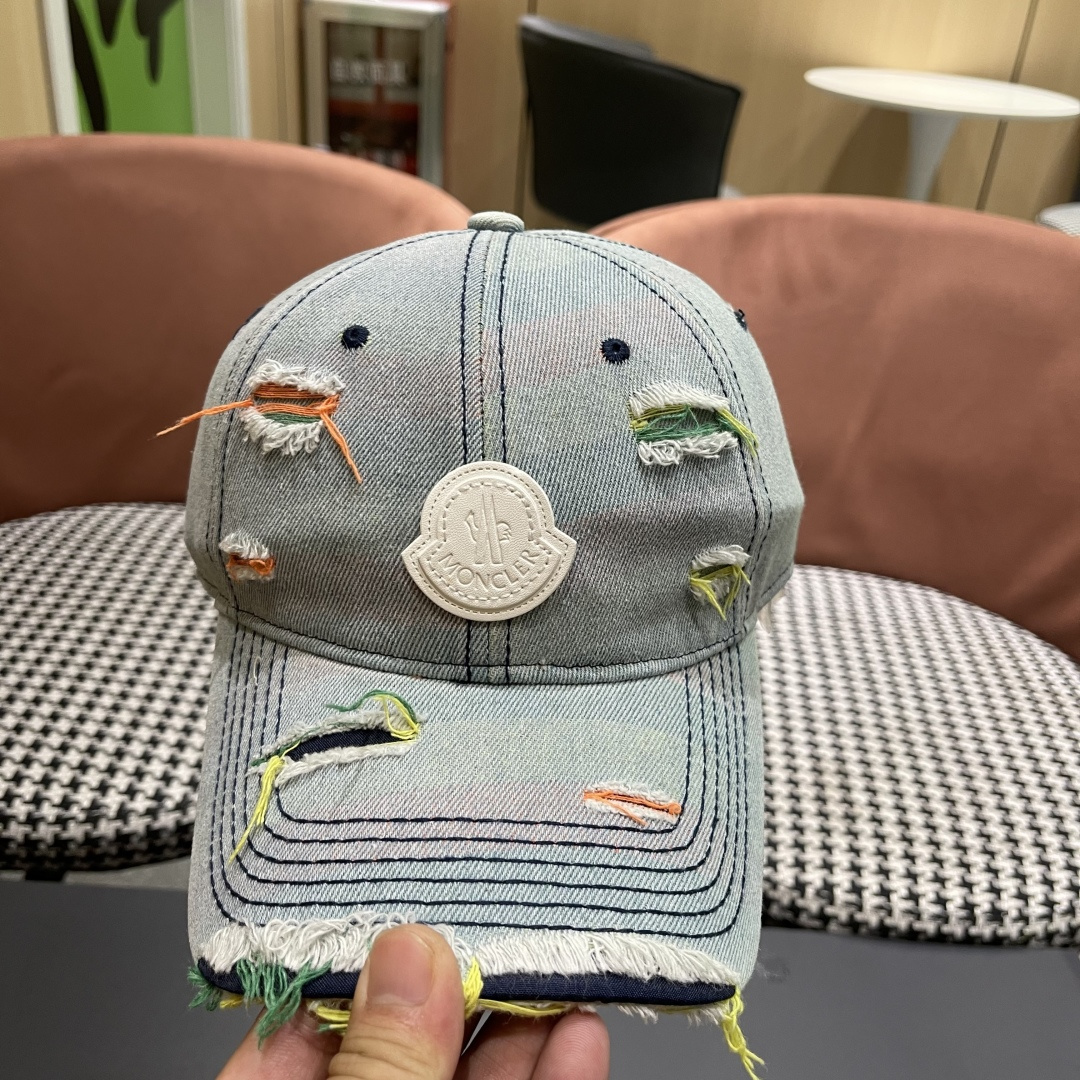  蒙口MONCLER2025新款牛仔破洞棒球帽，时尚炸街单品，风格很OK，网红.时尚博主的最爱！