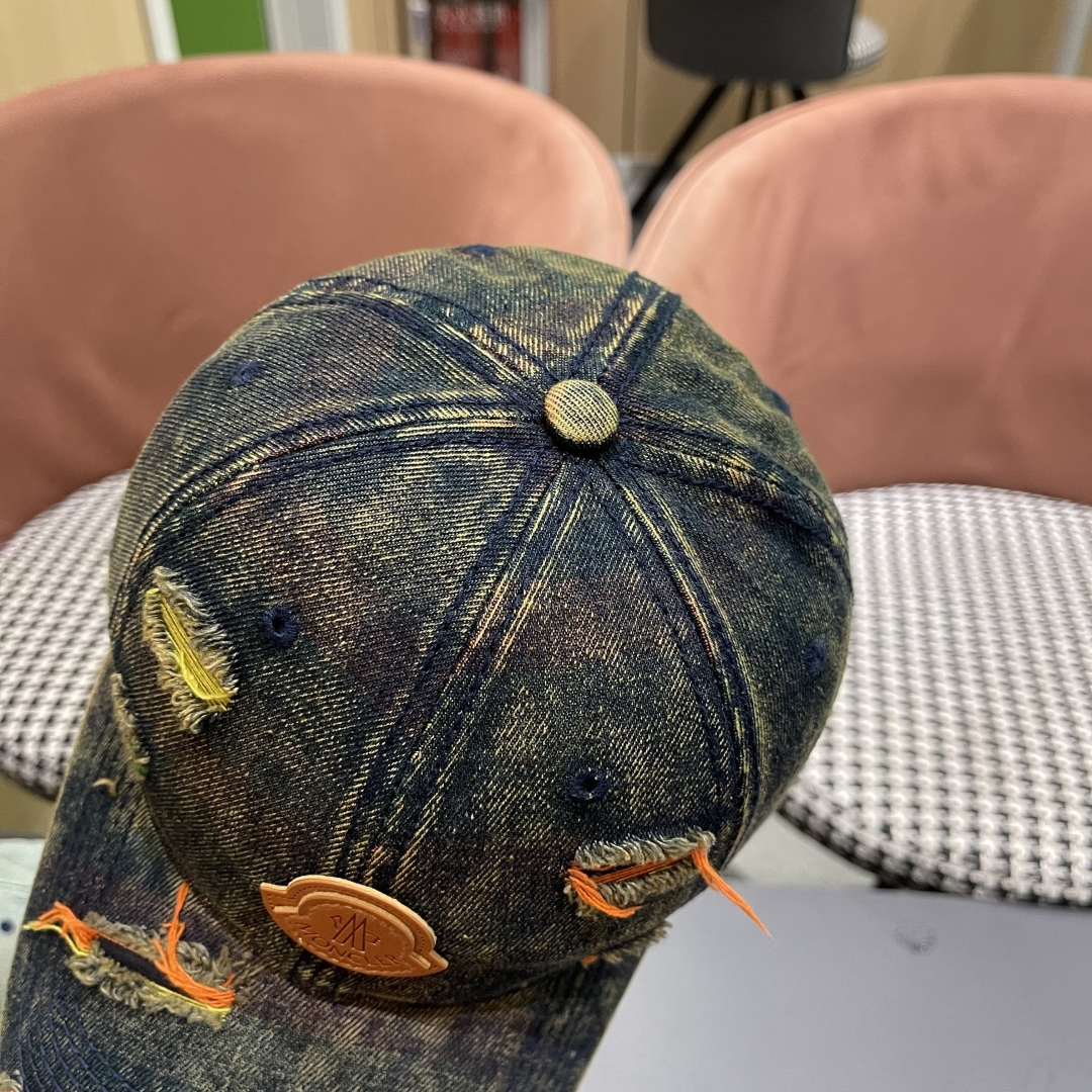  蒙口MONCLER2025新款牛仔破洞棒球帽，时尚炸街单品，风格很OK，网红.时尚博主的最爱！