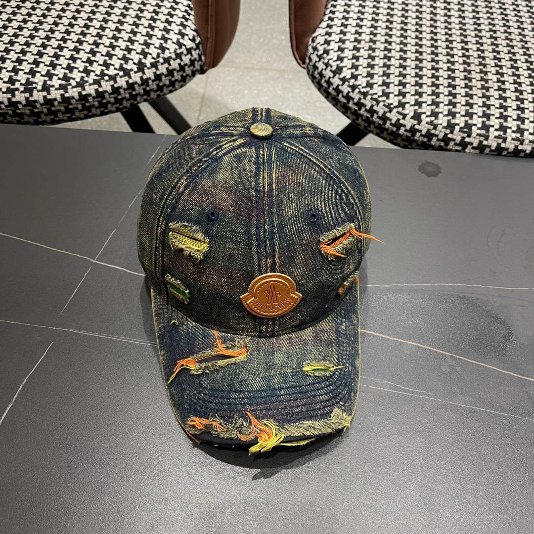  蒙口MONCLER2025新款牛仔破洞棒球帽，时尚炸街单品，风格很OK，网红.时尚博主的最爱！
