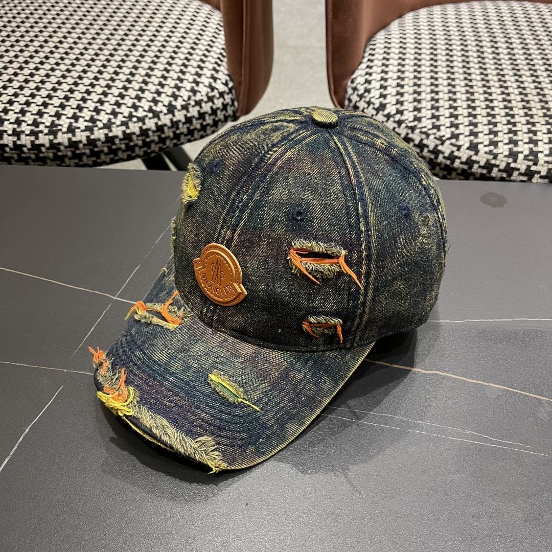  蒙口MONCLER2025新款牛仔破洞棒球帽，时尚炸街单品，风格很OK，网红.时尚博主的最爱！
