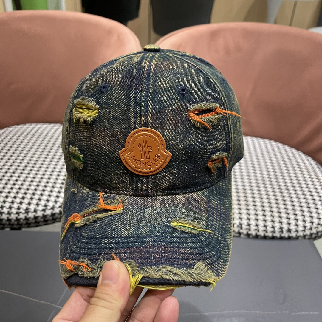  蒙口MONCLER2025新款牛仔破洞棒球帽，时尚炸街单品，风格很OK，网红.时尚博主的最爱！