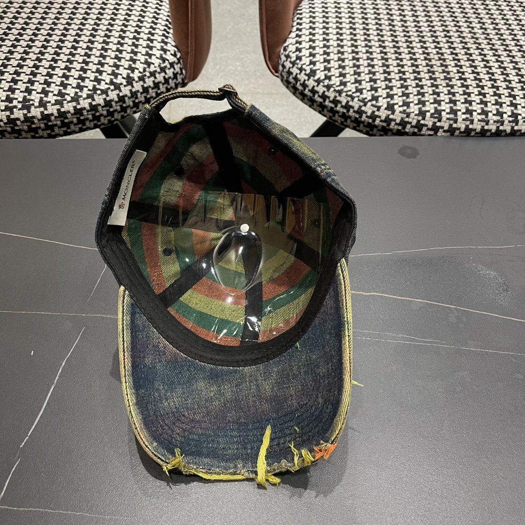  蒙口MONCLER2025新款牛仔破洞棒球帽，时尚炸街单品，风格很OK，网红.时尚博主的最爱！