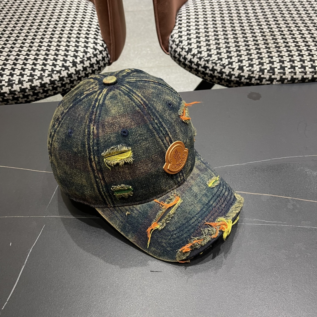  蒙口MONCLER2025新款牛仔破洞棒球帽，时尚炸街单品，风格很OK，网红.时尚博主的最爱！